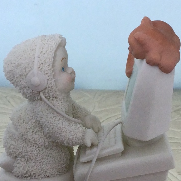 DEPARTMENT 56 SNOWBABY. SCREEN SAVER - Picture 7 of 8